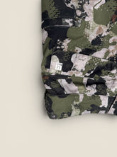 Load image into Gallery viewer, (M) HUK Men's Green Camo Shorts