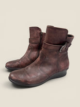 Load image into Gallery viewer, (41/10) Ecco Brown Leather Boots