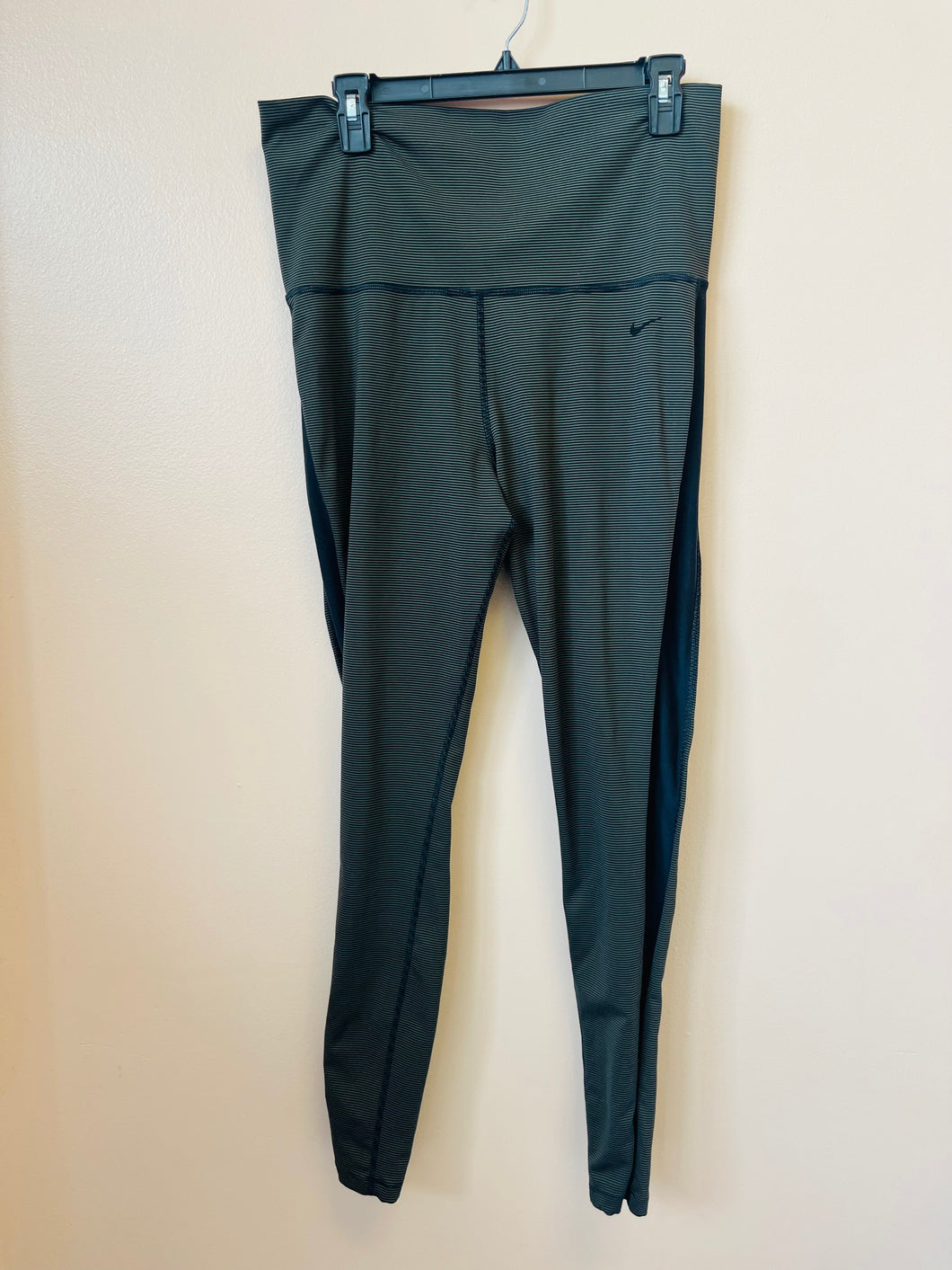 (L) Nike Green Striped Leggings Womens