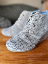 Load image into Gallery viewer, (9) TOMS Leopard Suede Desert Wedge Bootie Women&#39;s
