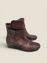 Load image into Gallery viewer, (41/10) Ecco Brown Leather Boots