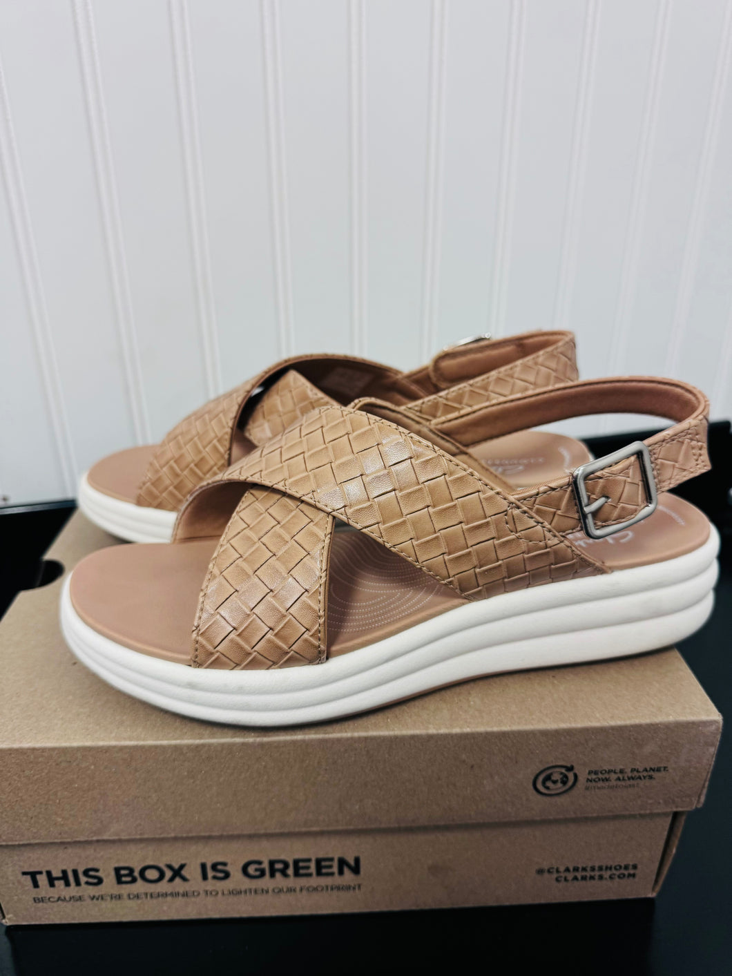 (8.5) Clarks Cloudsteppers Tan Slingback Sandal
