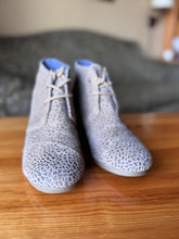 Load image into Gallery viewer, (9) TOMS Leopard Suede Desert Wedge Bootie Women&#39;s