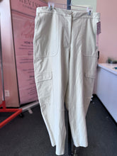 Load image into Gallery viewer, (32) Lululemon  Light Utilitech Cargo Pocket HR Pants Womens