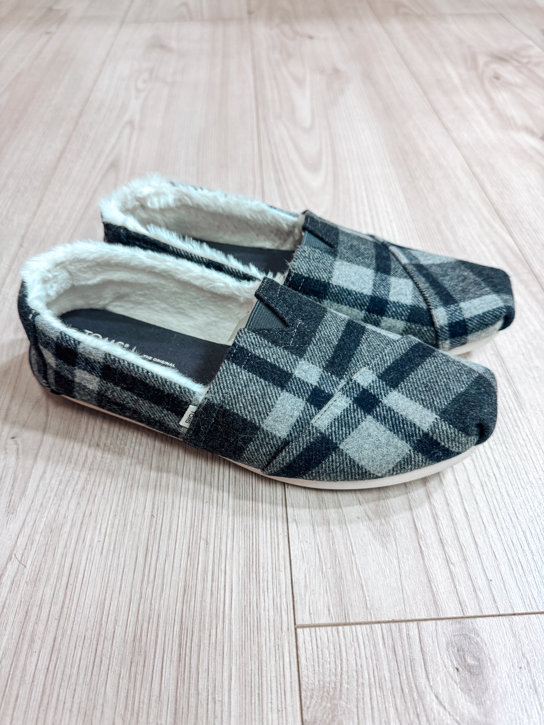 (10 TOMS Gray Plaid Slip Ons Women's