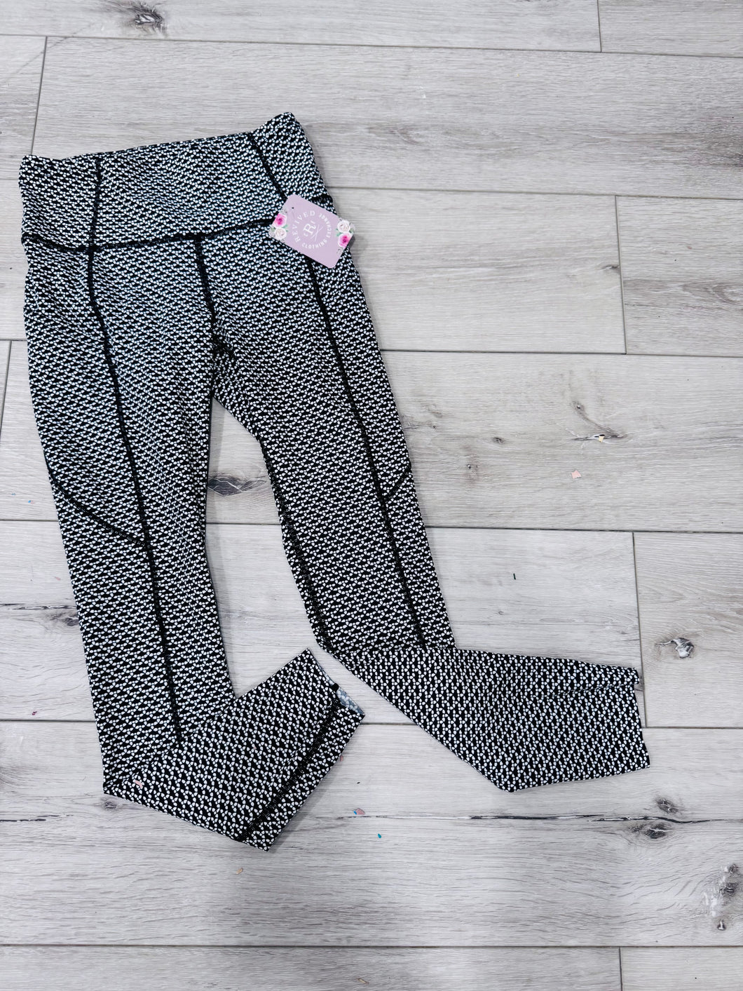 (4) Lululmon Black White Patterned Athletic Legging