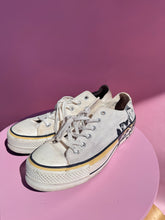 Load image into Gallery viewer, (10) Converse Tan Black Floral Platform Sneaker