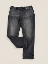 Load image into Gallery viewer, (32/14) Madewell Black Boyfriend Jean