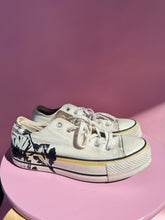 Load image into Gallery viewer, (10) Converse Tan Black Floral Platform Sneaker