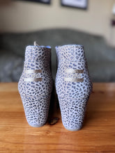 Load image into Gallery viewer, (9) TOMS Leopard Suede Desert Wedge Bootie Women&#39;s