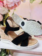 Load image into Gallery viewer, (10) Born Black Wedges Womens