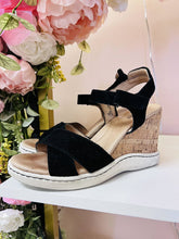 Load image into Gallery viewer, (10) Born Black Wedges Womens