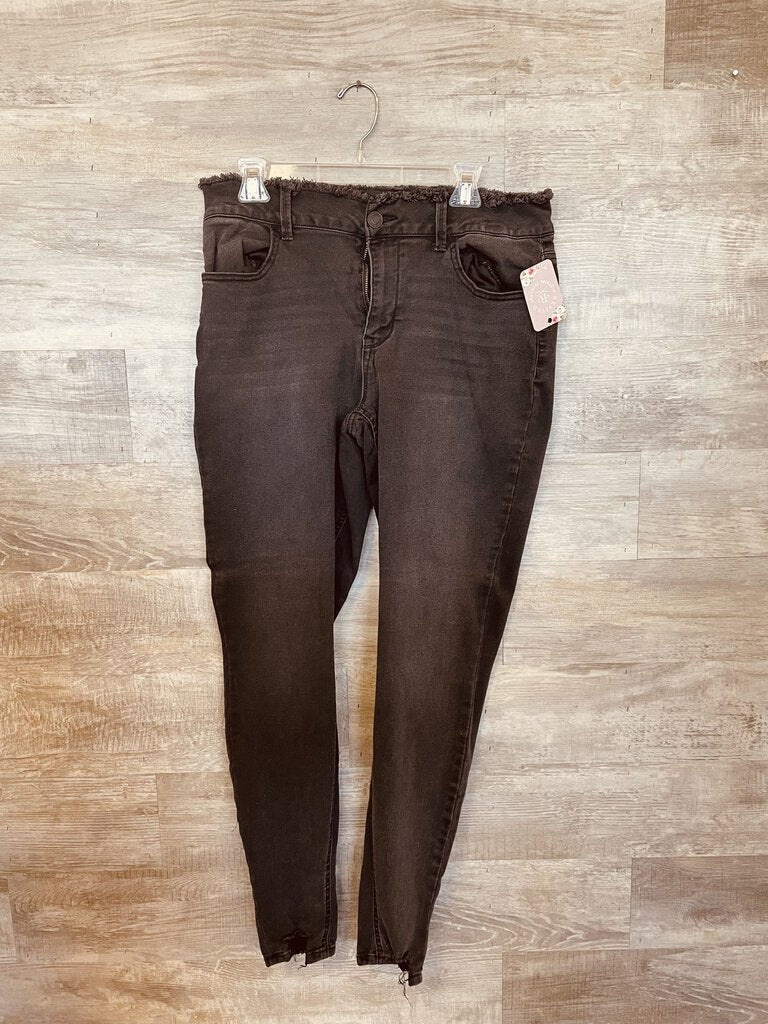 (L) Maurices Black Raw Hem Jeans Womens