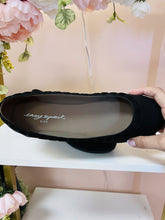 Load image into Gallery viewer, (11) Easy Spirit Black Flats Womens