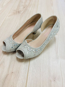 (2) Bella Marie Sparkle Pearl Heels Girls