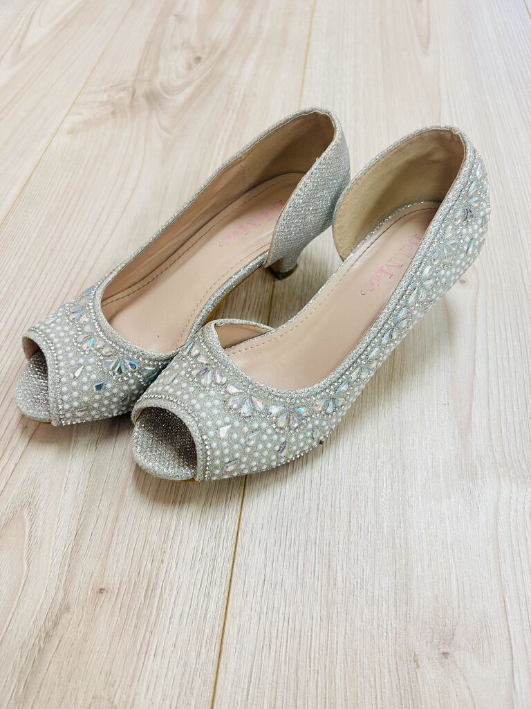 (2) Bella Marie Sparkle Pearl Heels Girls