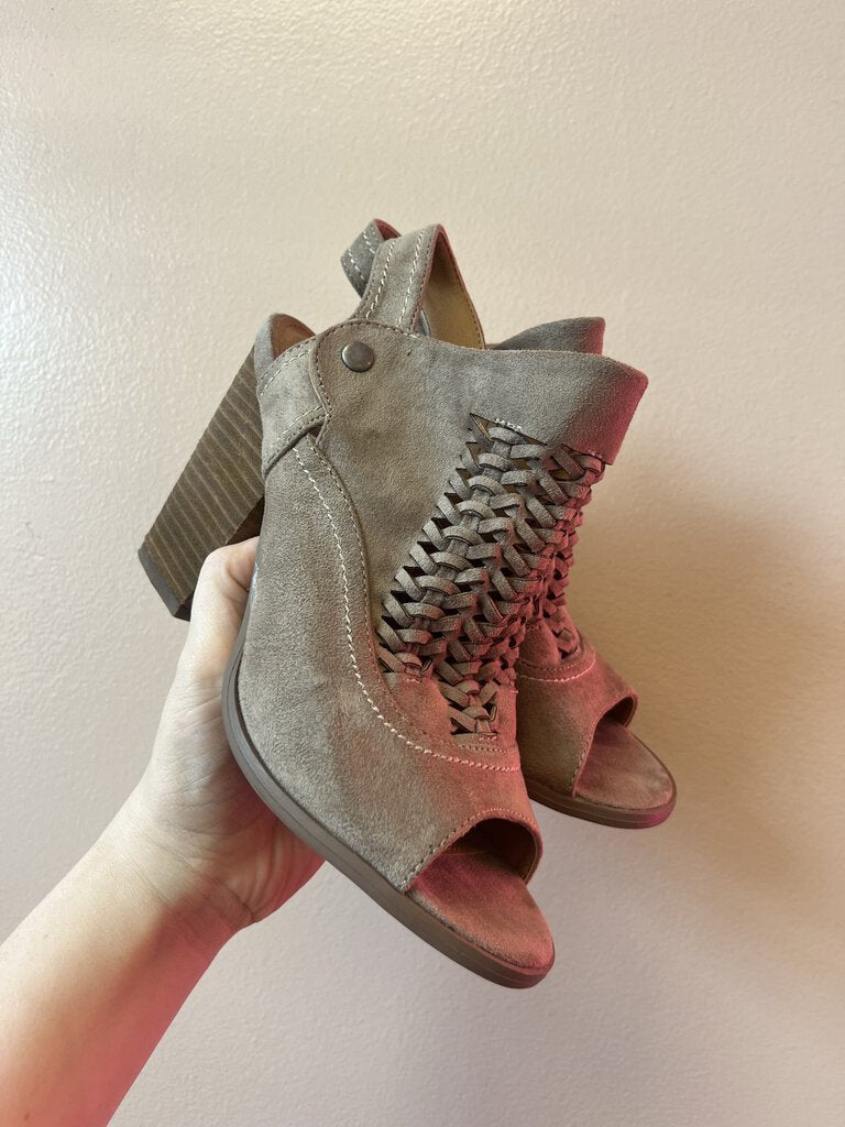 (7) Altar'd State Taupe Woven Heels Womens