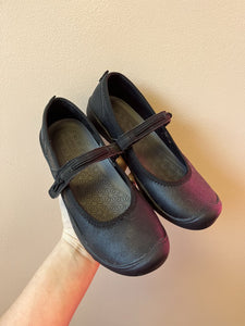 (6.5) Keen Black Flats Womens