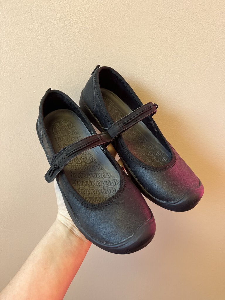 (6.5) Keen Black Flats Womens