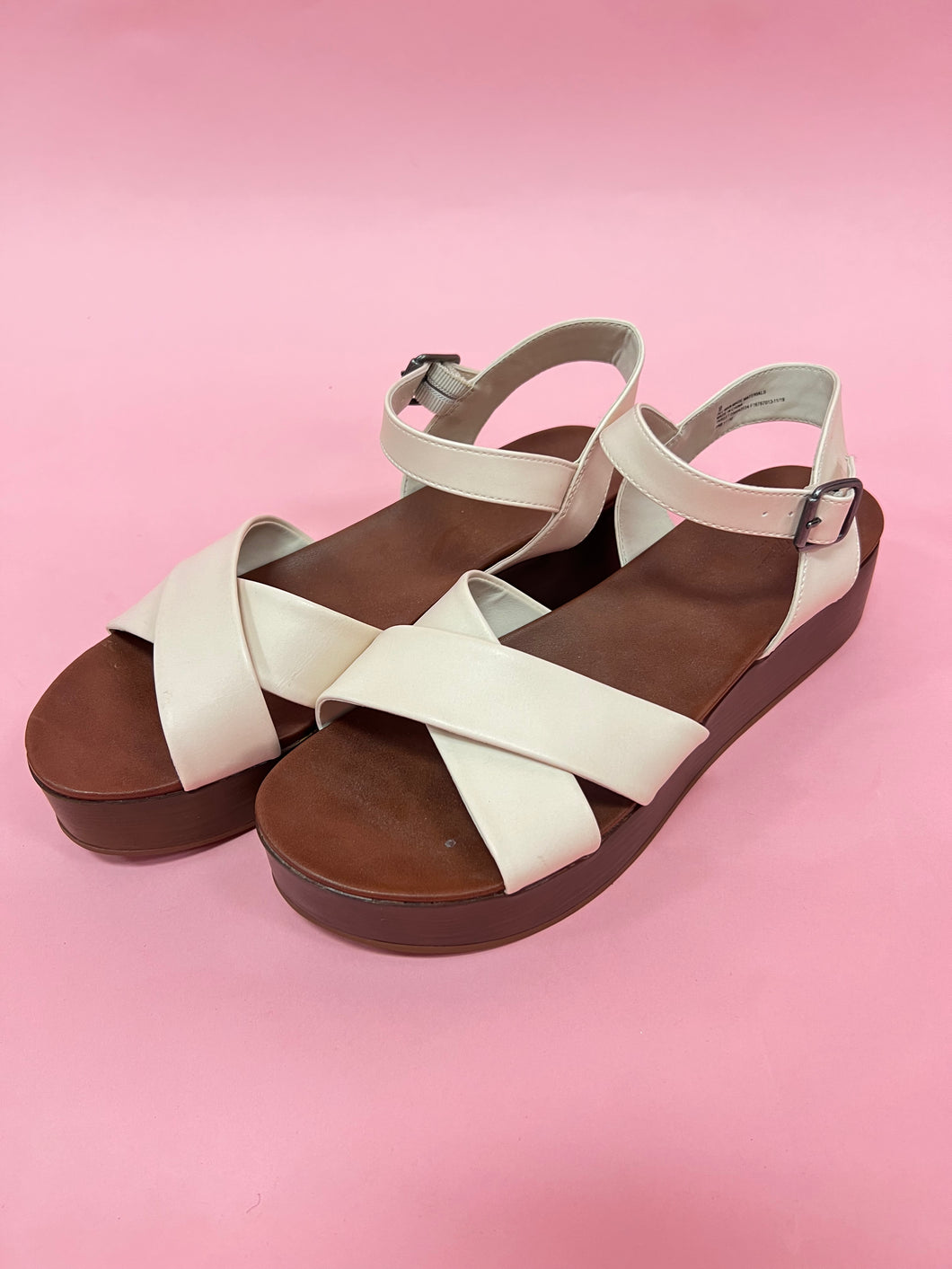 (9) Universal Threads White Platform Sandals Womens