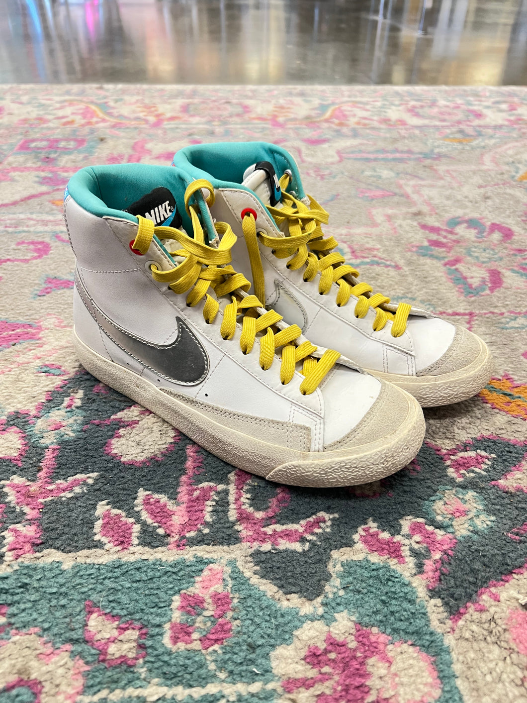(Y5) Nike High Top Floral Blazer Sneaker Women's