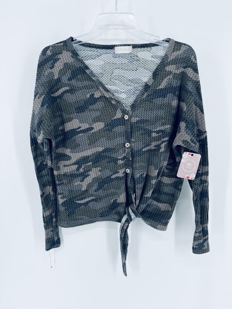 (M) Altar'd State Camo LS Button up Shirt Womens