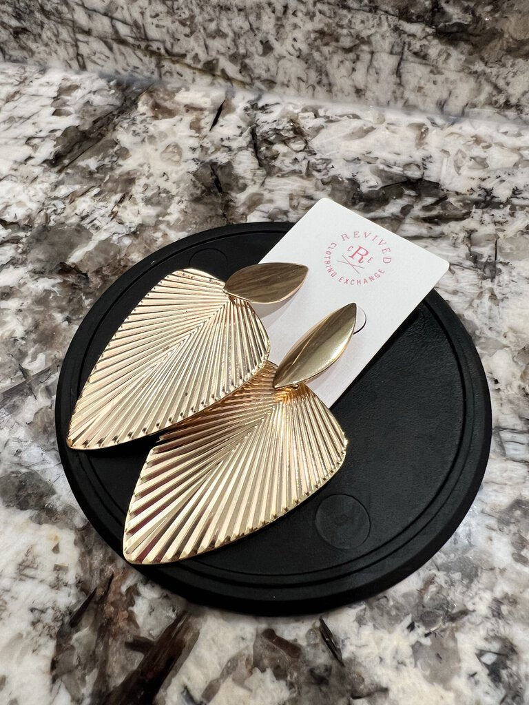 Gold accordian pleat drop earring