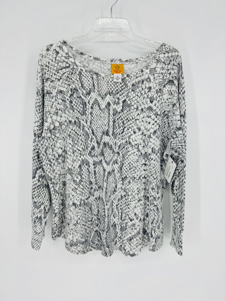 (1X) Ruby Rd Gray Snakeprint Tee Women's