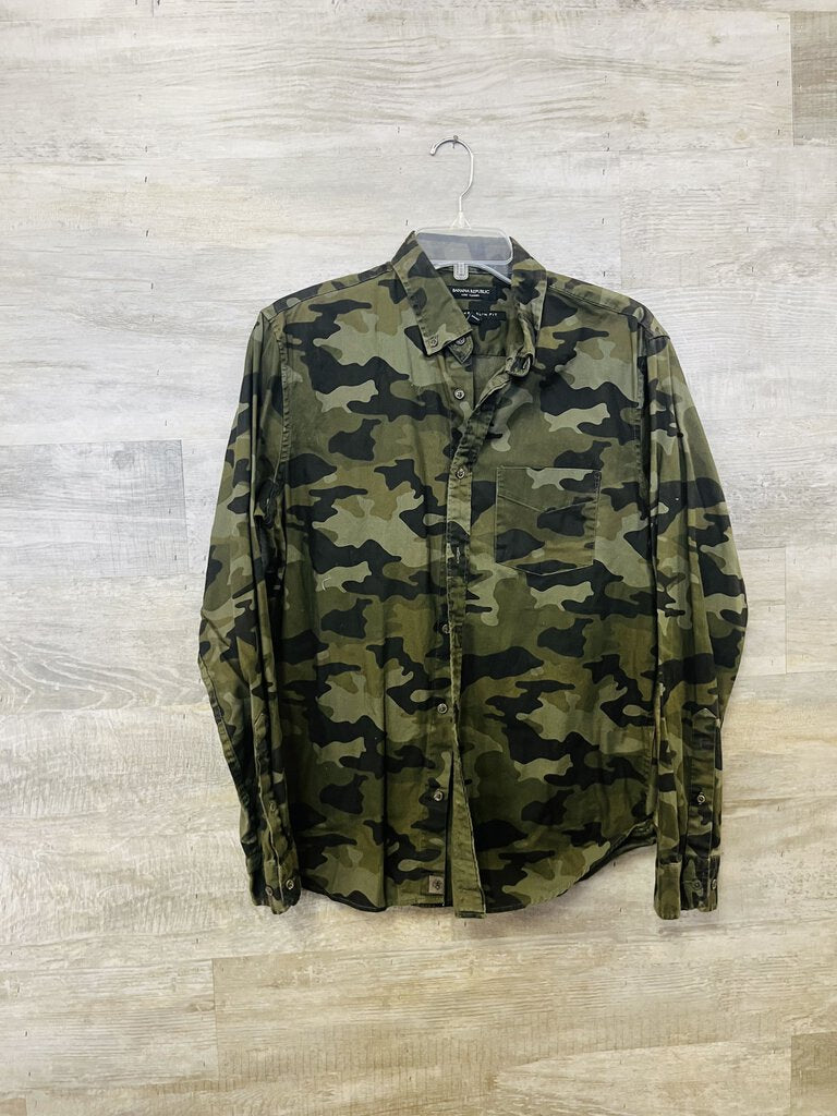 (M) Banana Republic Men's Green Camo LS