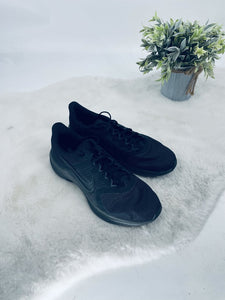 (9.5) Nike Black Sneakers Women's